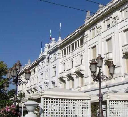 Le Grand Hotel Riccione Exterior foto